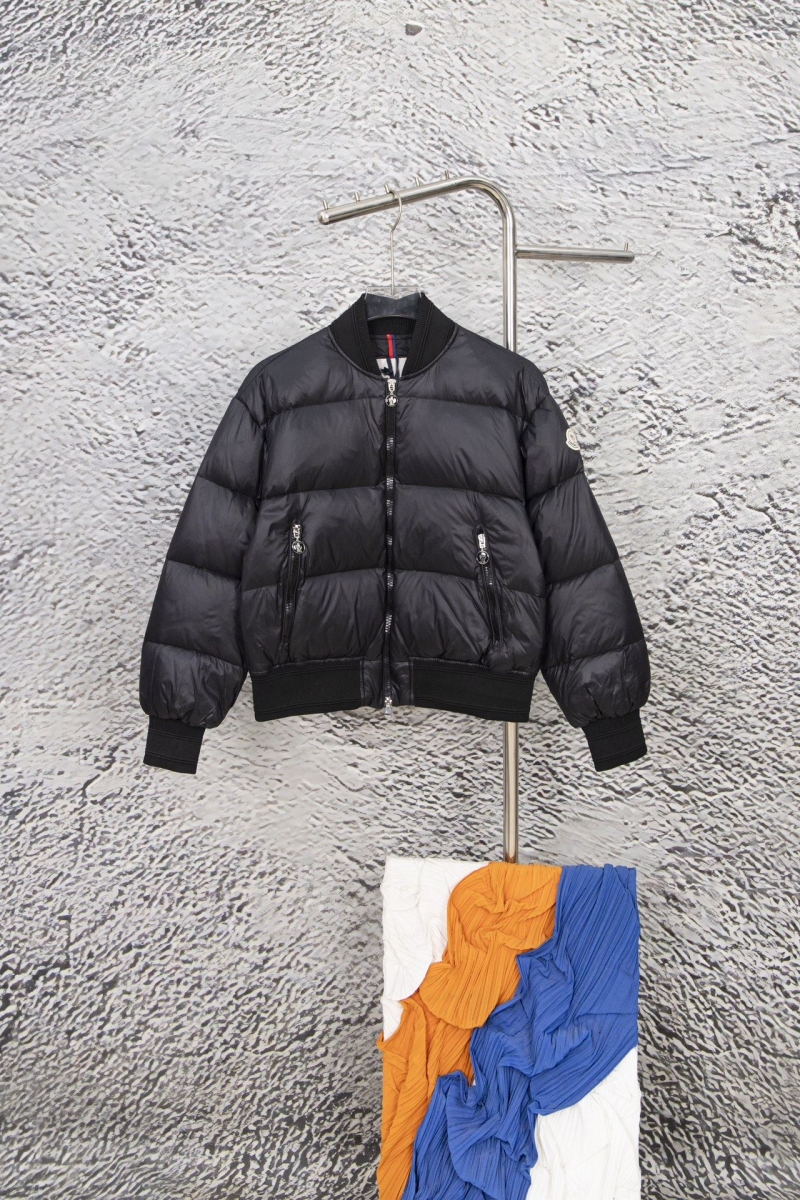G*u*i coats